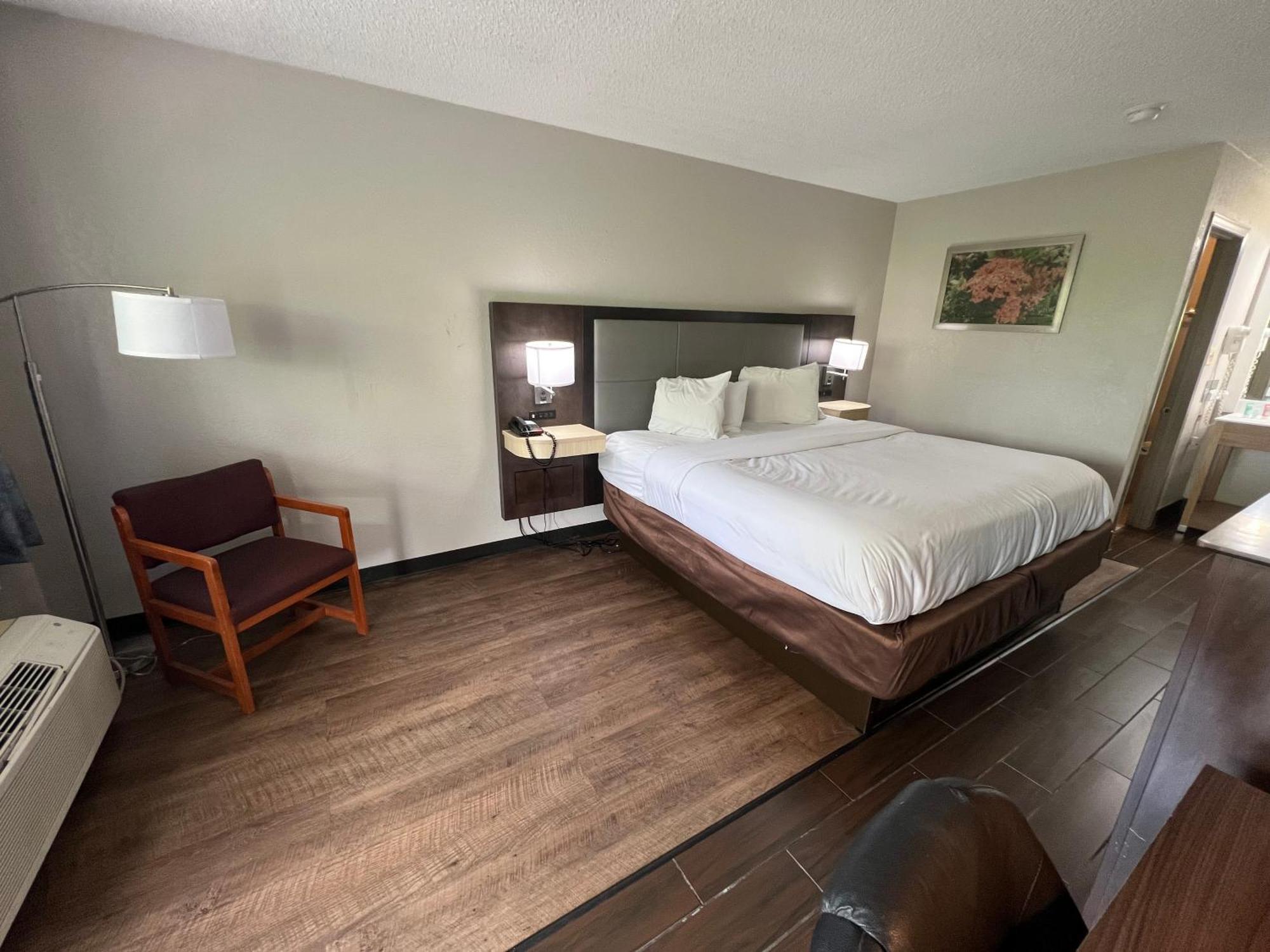 Days Inn & Suites By Wyndham Monroe Exteriér fotografie