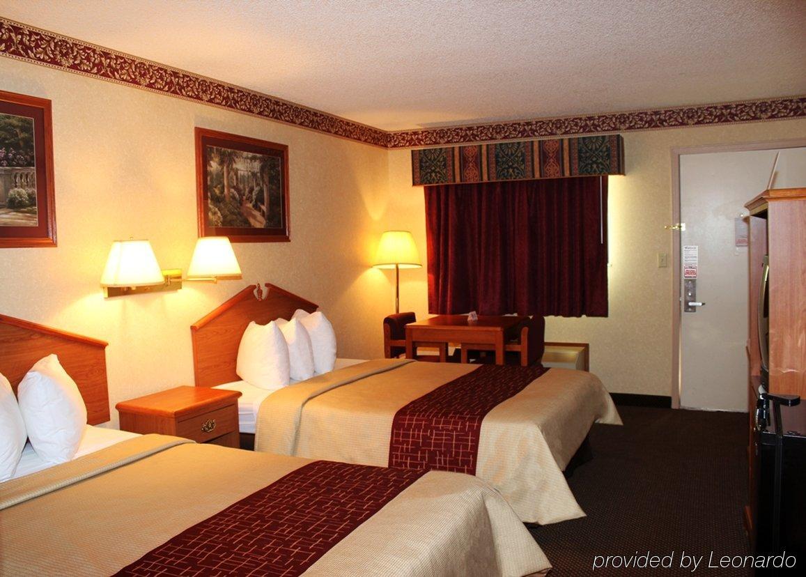 Days Inn & Suites By Wyndham Monroe Pokoj fotografie