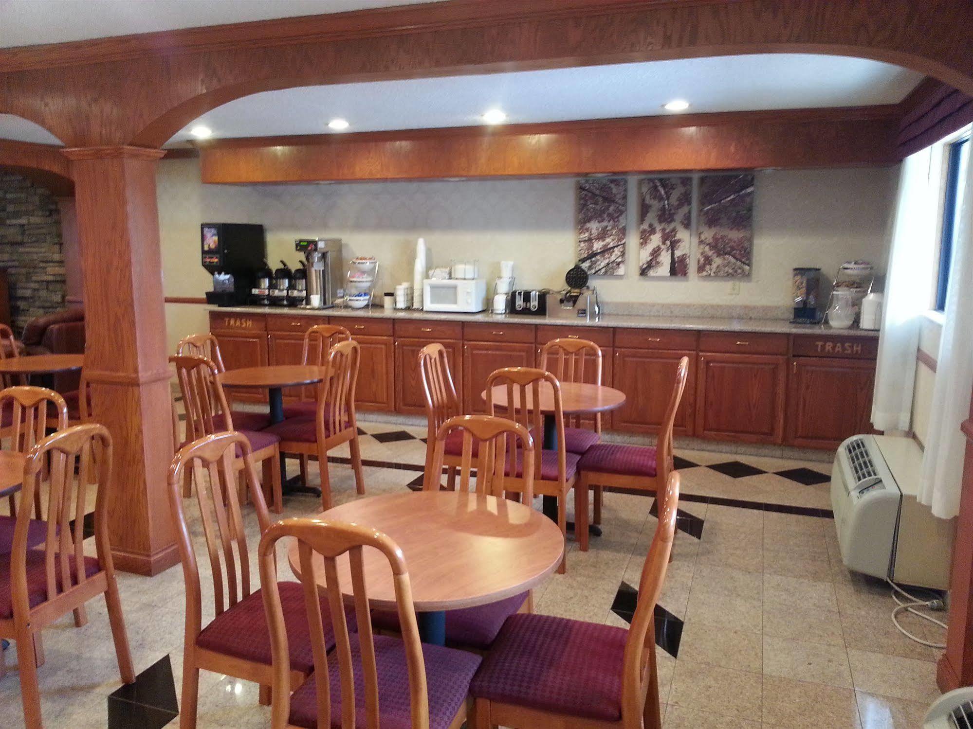Days Inn & Suites By Wyndham Monroe Exteriér fotografie